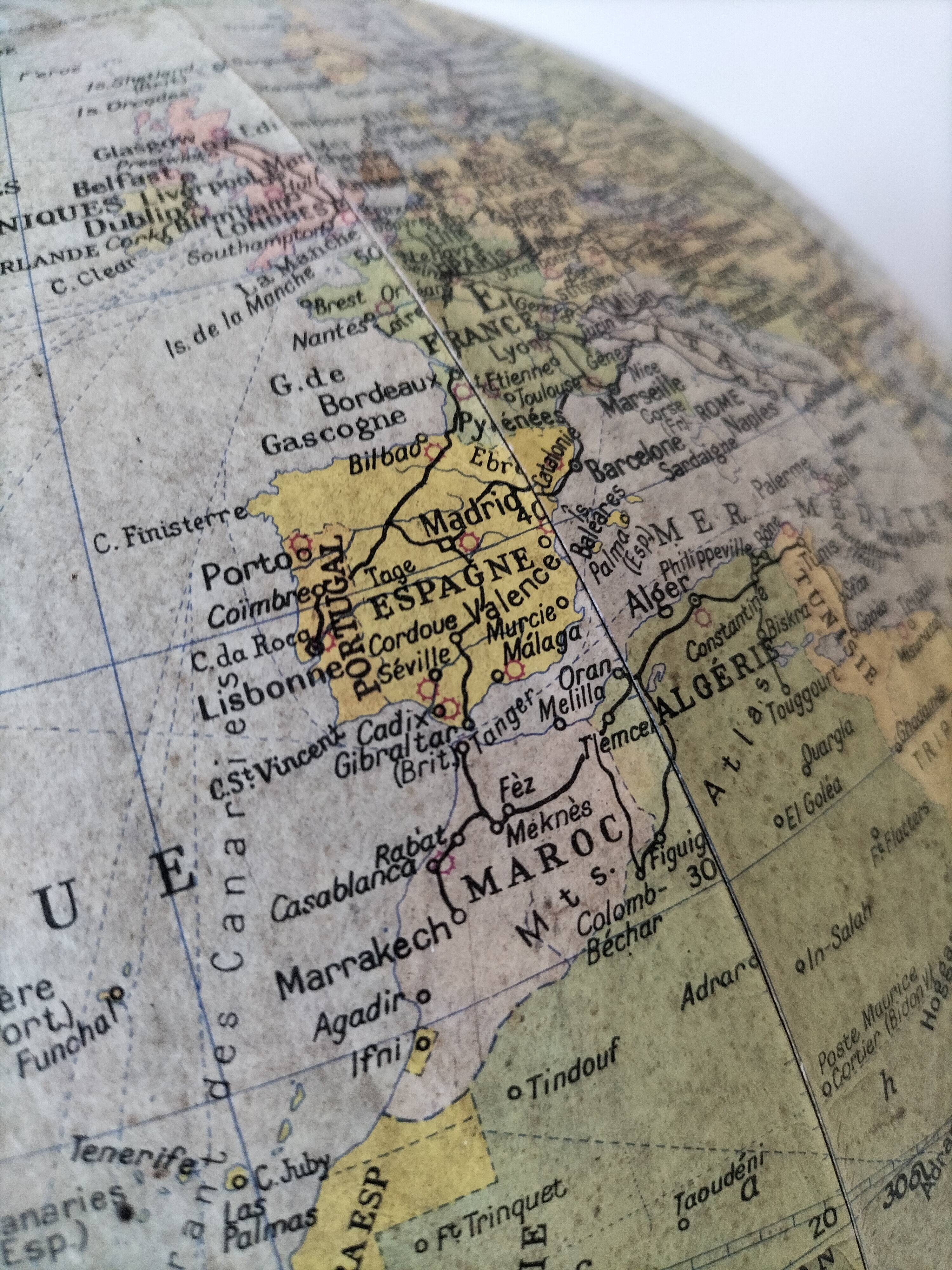 Vintage Globe Taride Maps – 1960