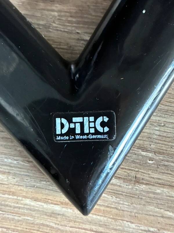 Markus Børgens for D-Tec Magazine Rack – Postmodern Design 1980s