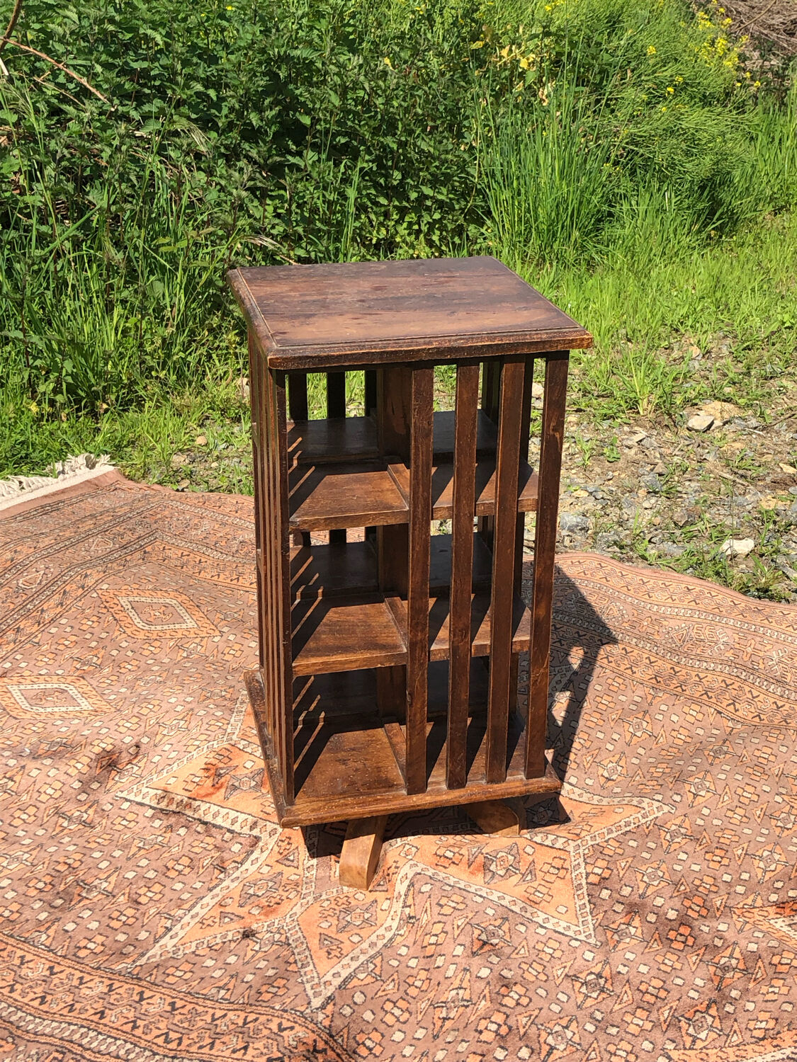 Library cabinet / rotating cd