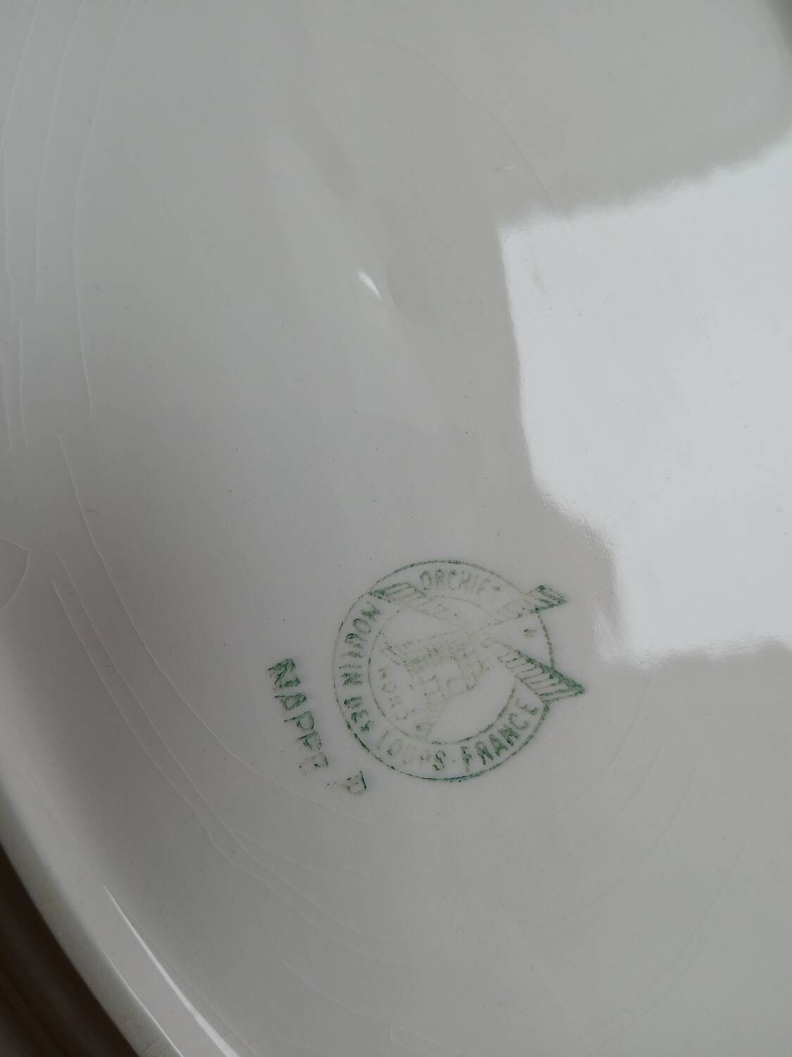 Moulin des Loups presentation dish tablecloth model