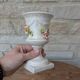 Vase italien ancien en céramique style barbotine à décor de roses