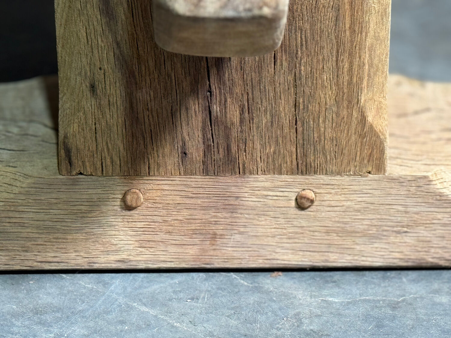 Table de style monastère