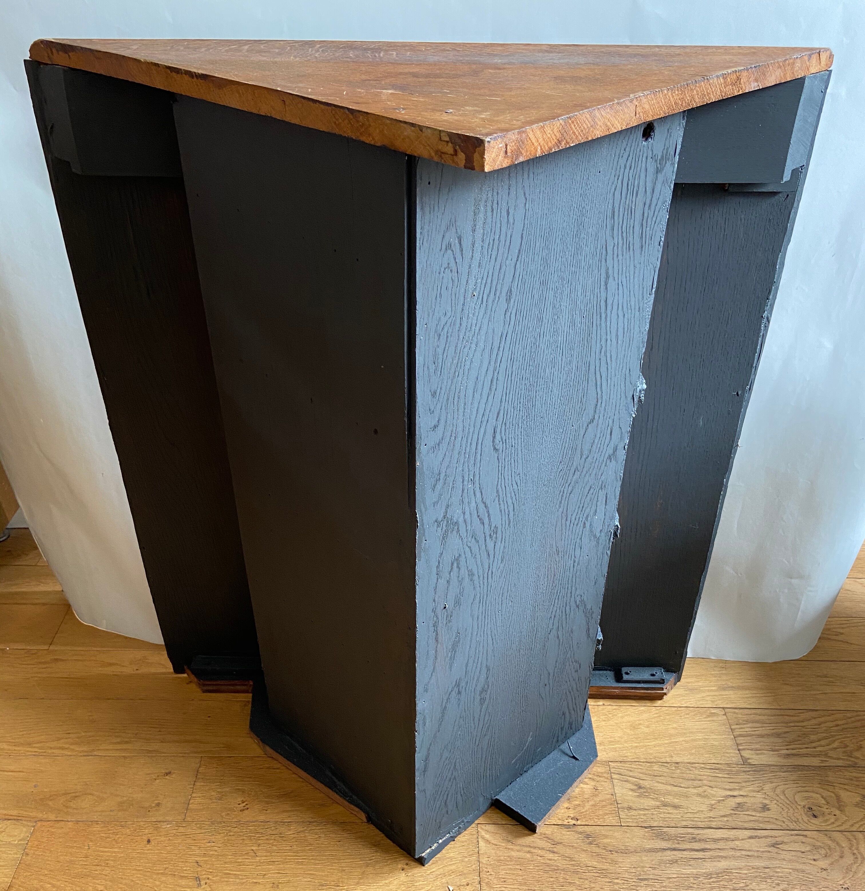 Wooden corner confectioner