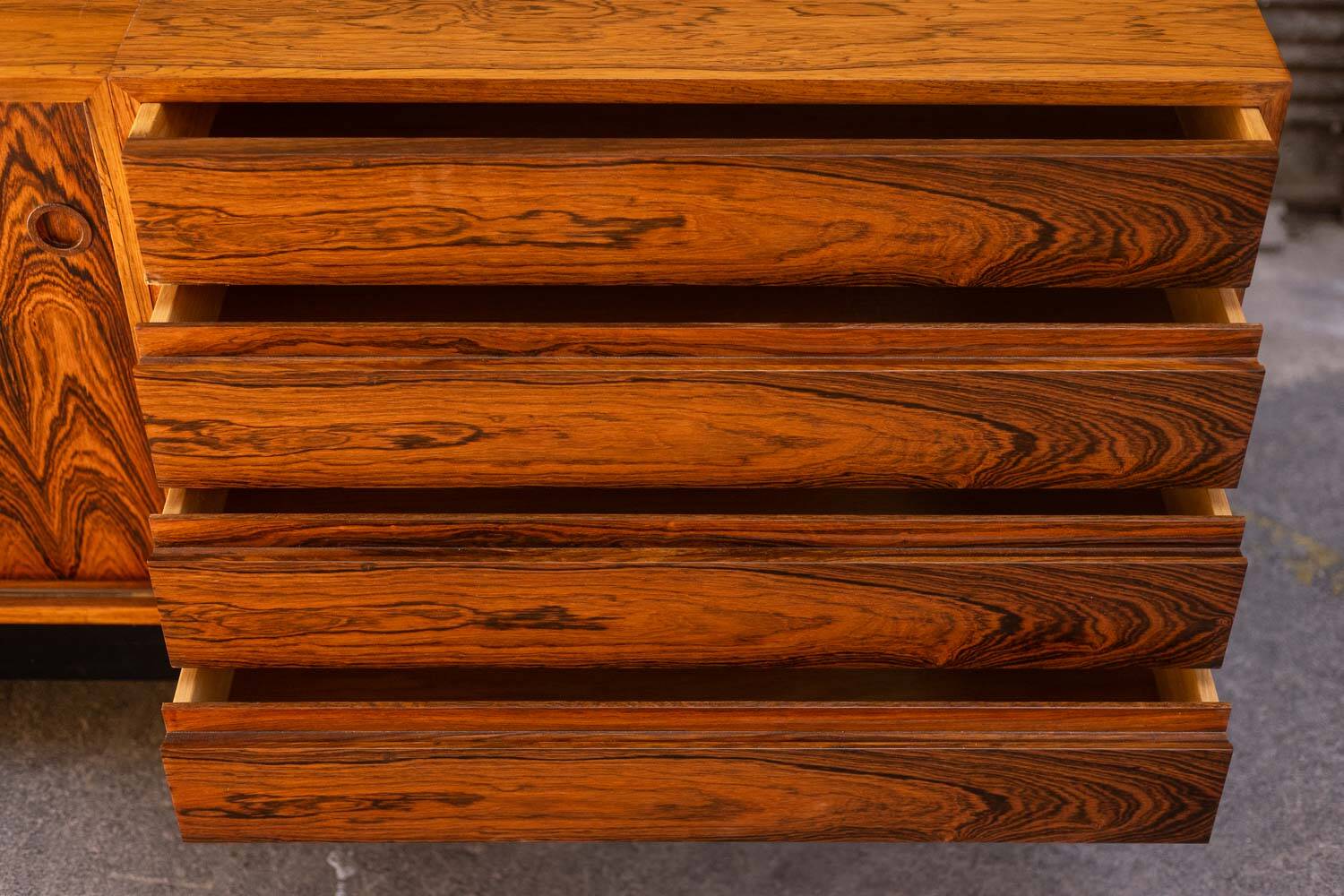 Wilhelm Renz. Enfilade in rosewood and laminate. Circa 1960-70.