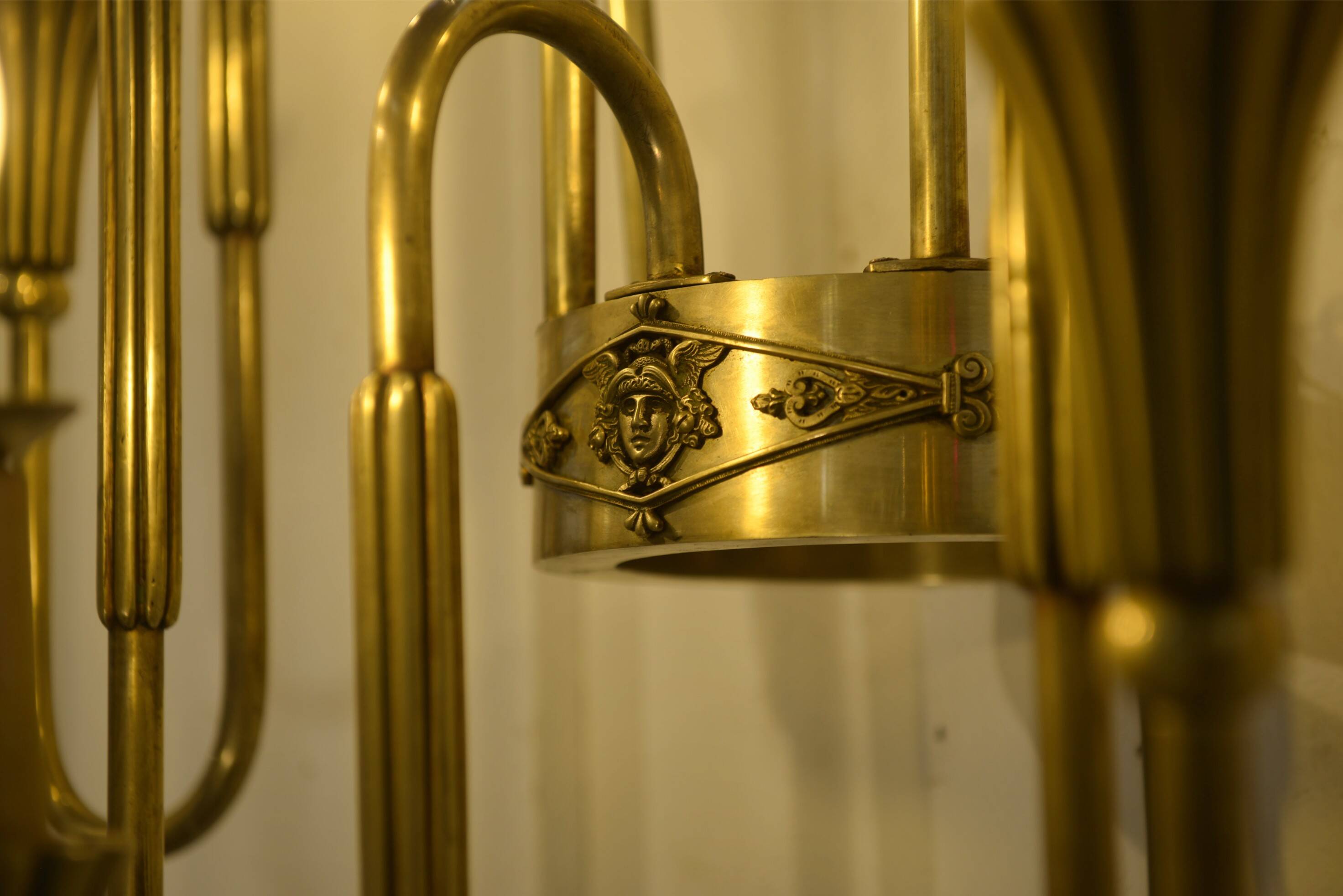 Monumental bronze wall light with 5 arms, neoclassical Art Deco from the 1940s.