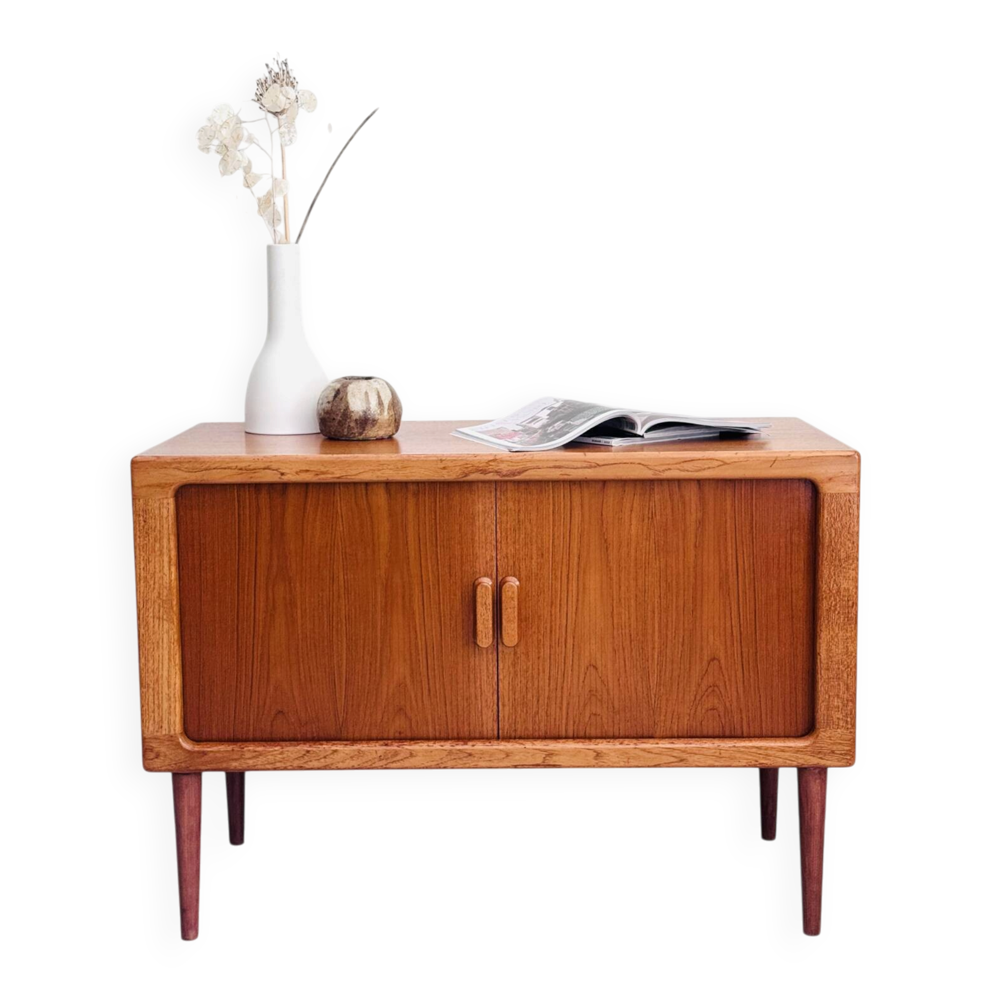 Vintage midcentury teak dressoir