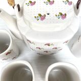 Vintage teapot and cups