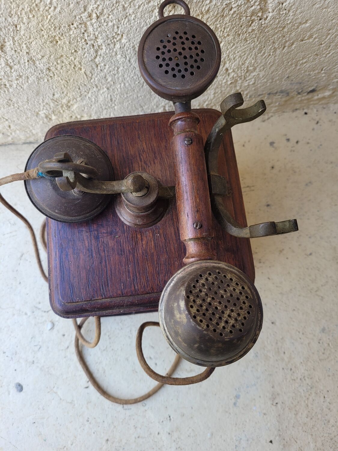 Telephone 1900