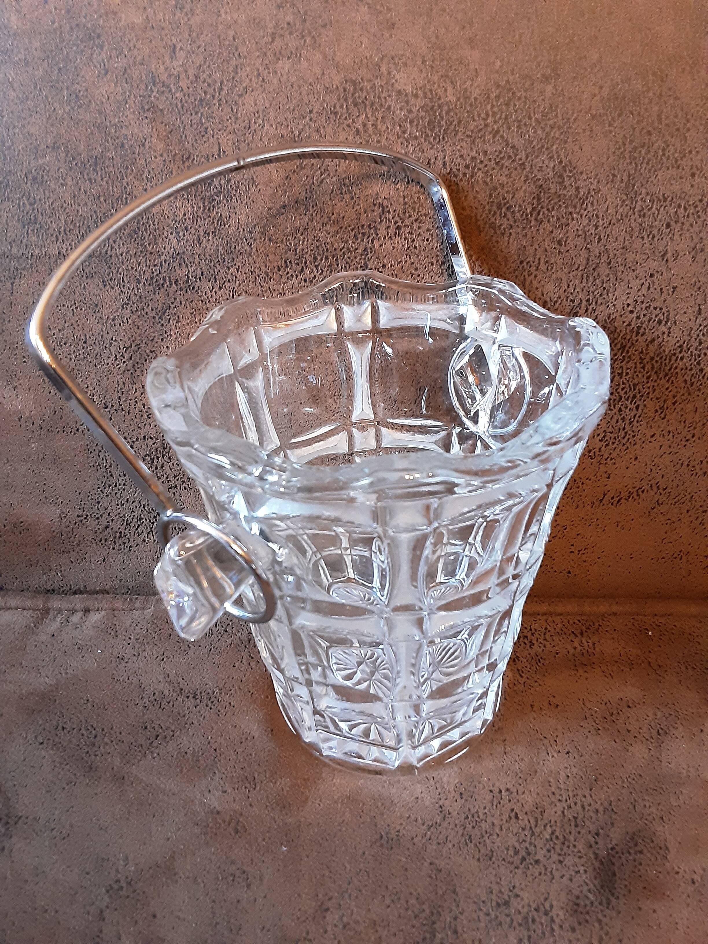 Stylish ice bucket