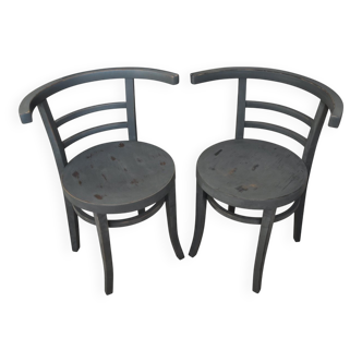 Pair of Thonet bistro chairs from 1930 in painted grey wood, half-moon backrest.