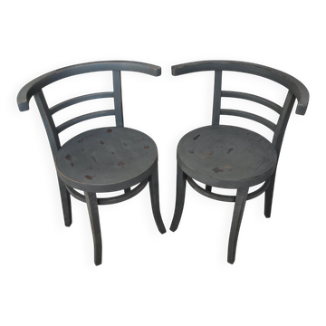 Pair of Thonet bistro chairs from 1930 in painted grey wood, half-moon backrest.