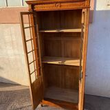 Display case: 2-door bookcase