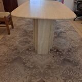 Table manger travertin.