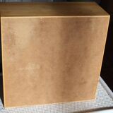 Small storage unit with drawers