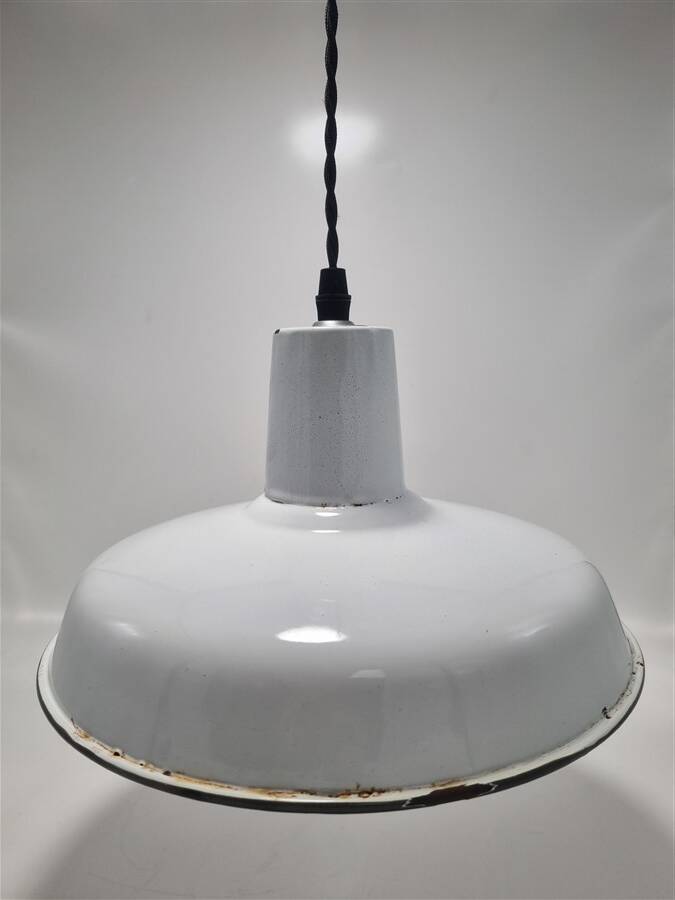 White enamelled sheet metal suspension