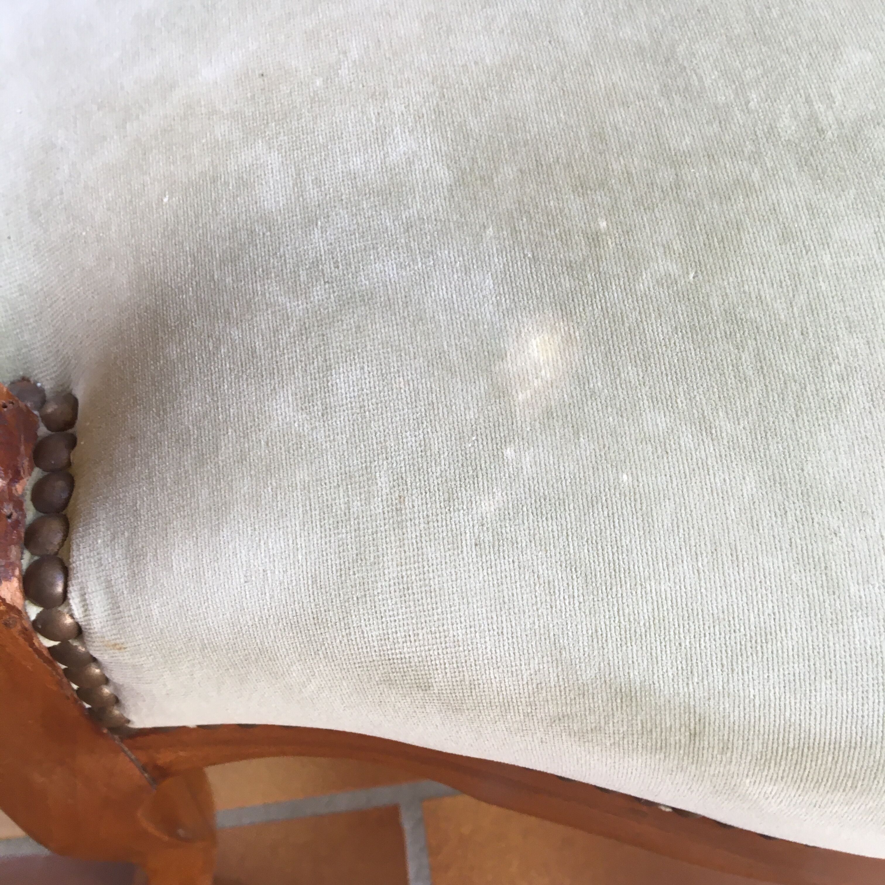 Fauteuil Voltaire velours vert amande Louis Philippe