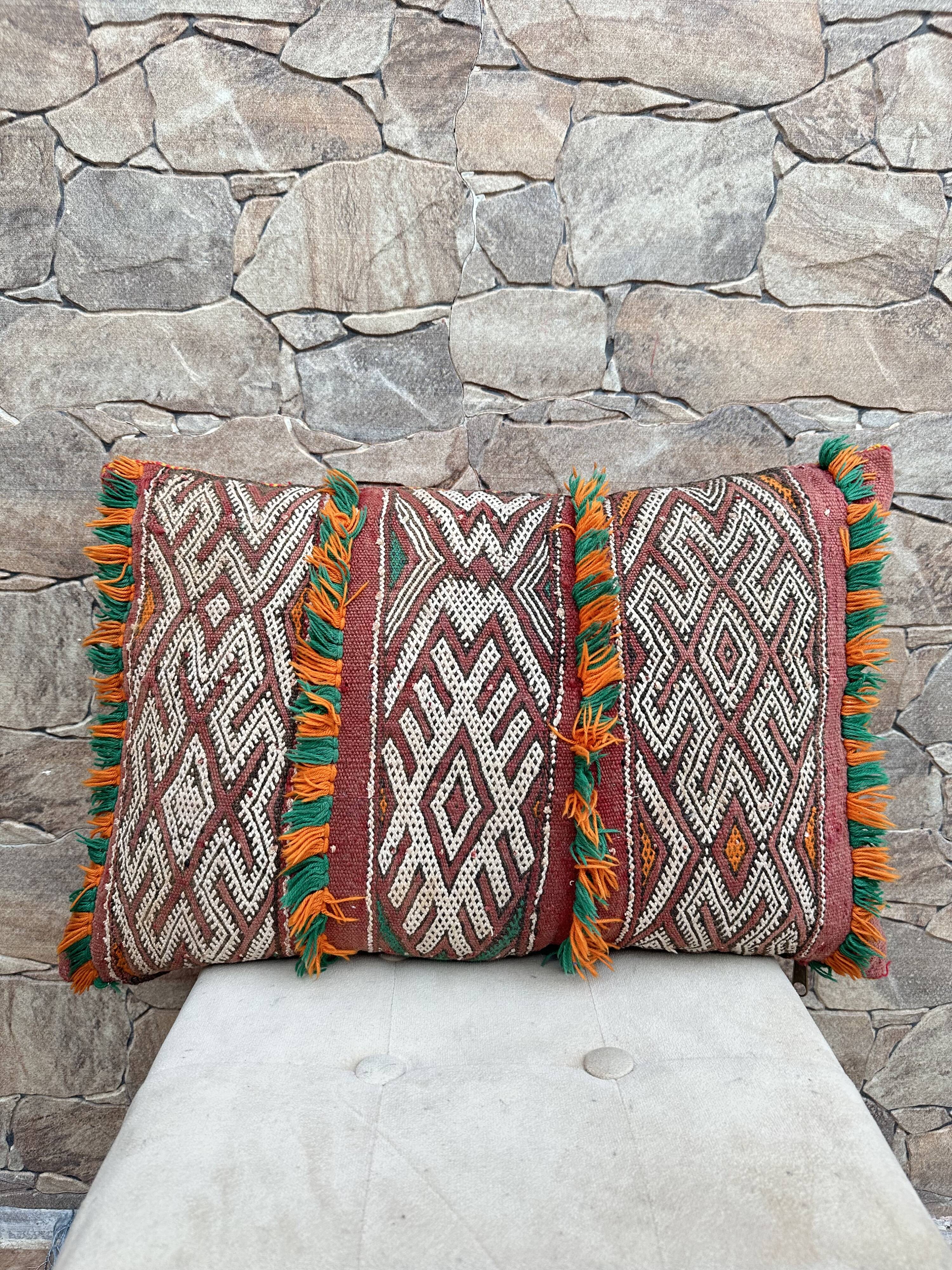 Vintage Berber wool cushion cover: Moroccan cushion, Boujad pattern