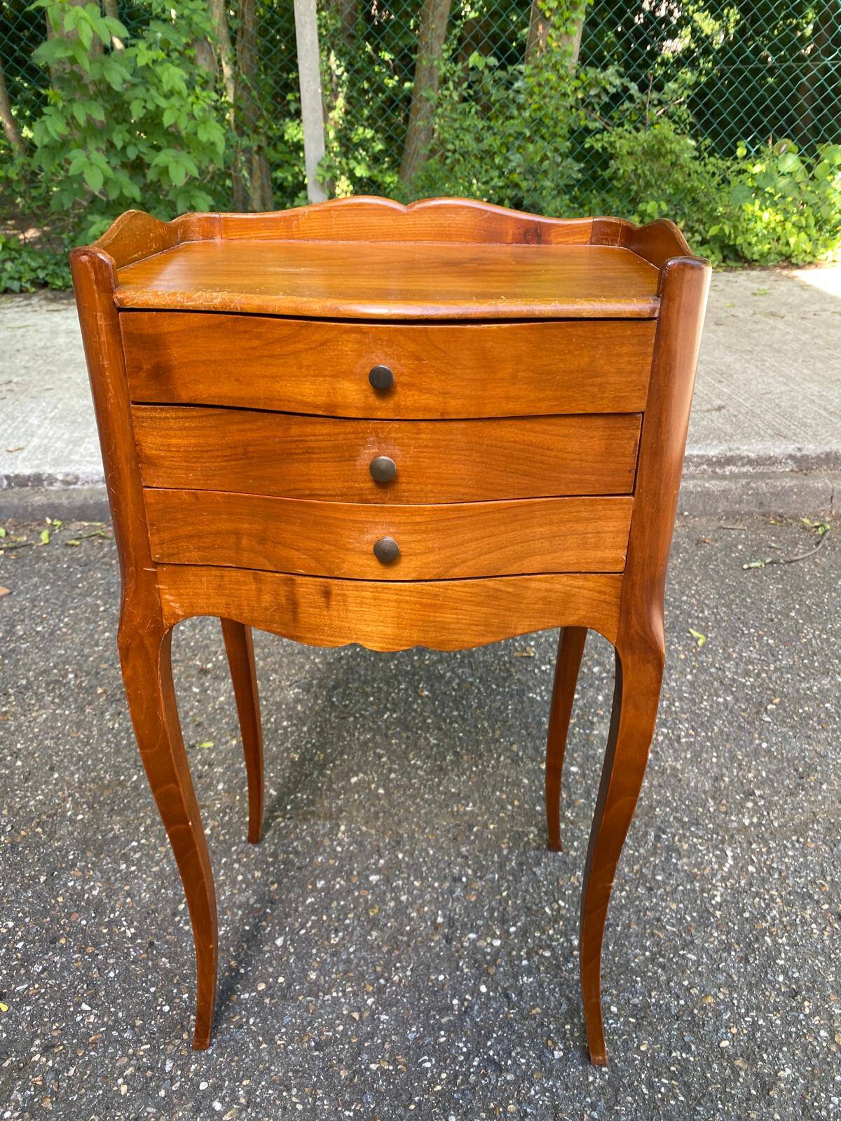 Table de chevet Louis XV en chêne massif 1920
