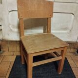 Petite chaise en bois