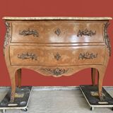 Curved commode