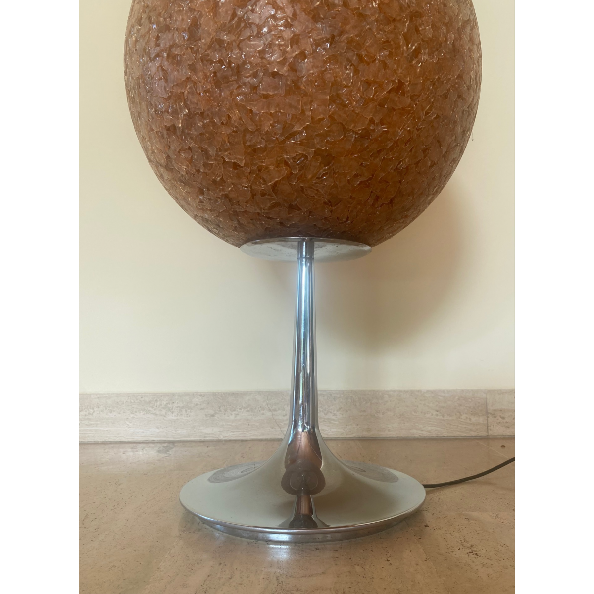 Space age ball lamp in methacrylate italy 1970