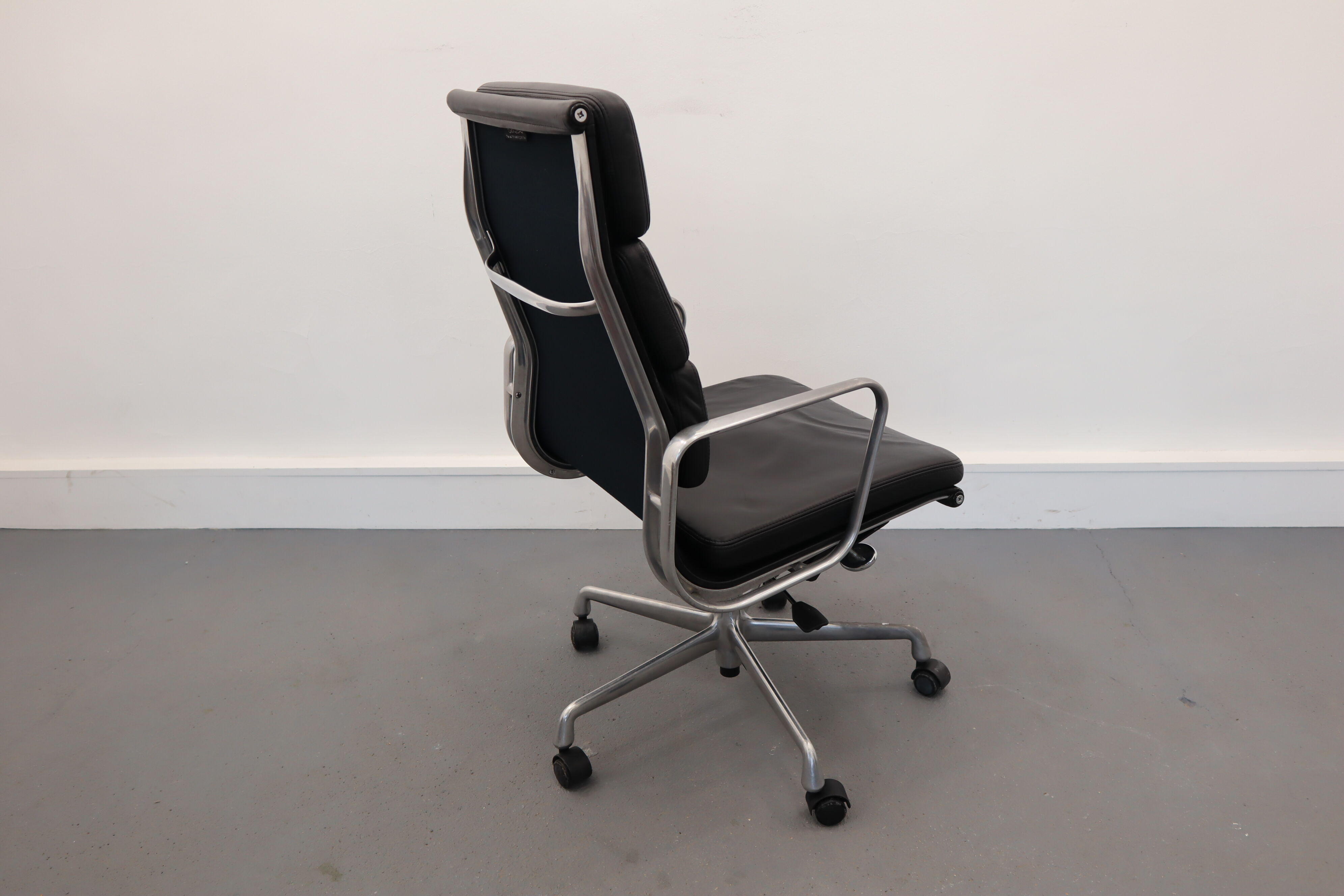 EA 219 swivel armchair by Charles & Ray Eames for Vitra, 1978