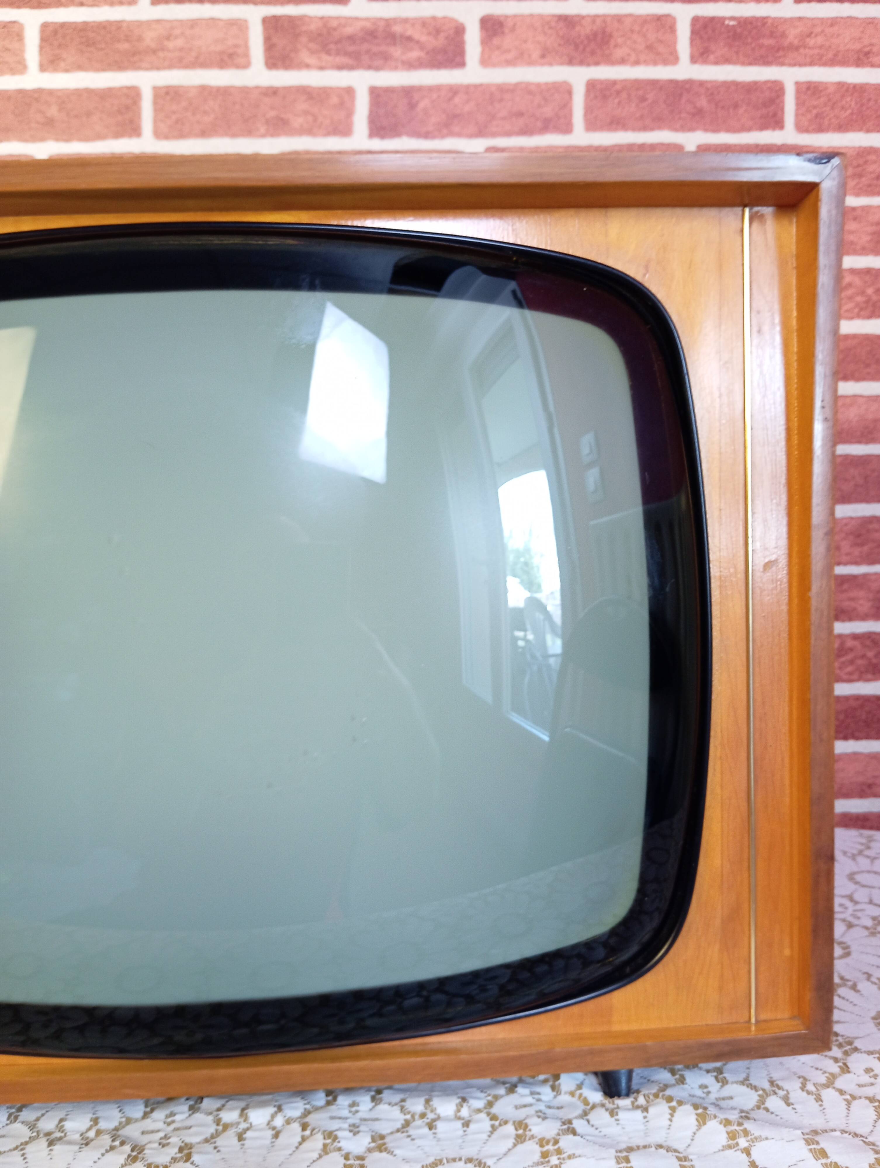 Télévision vintage tevea