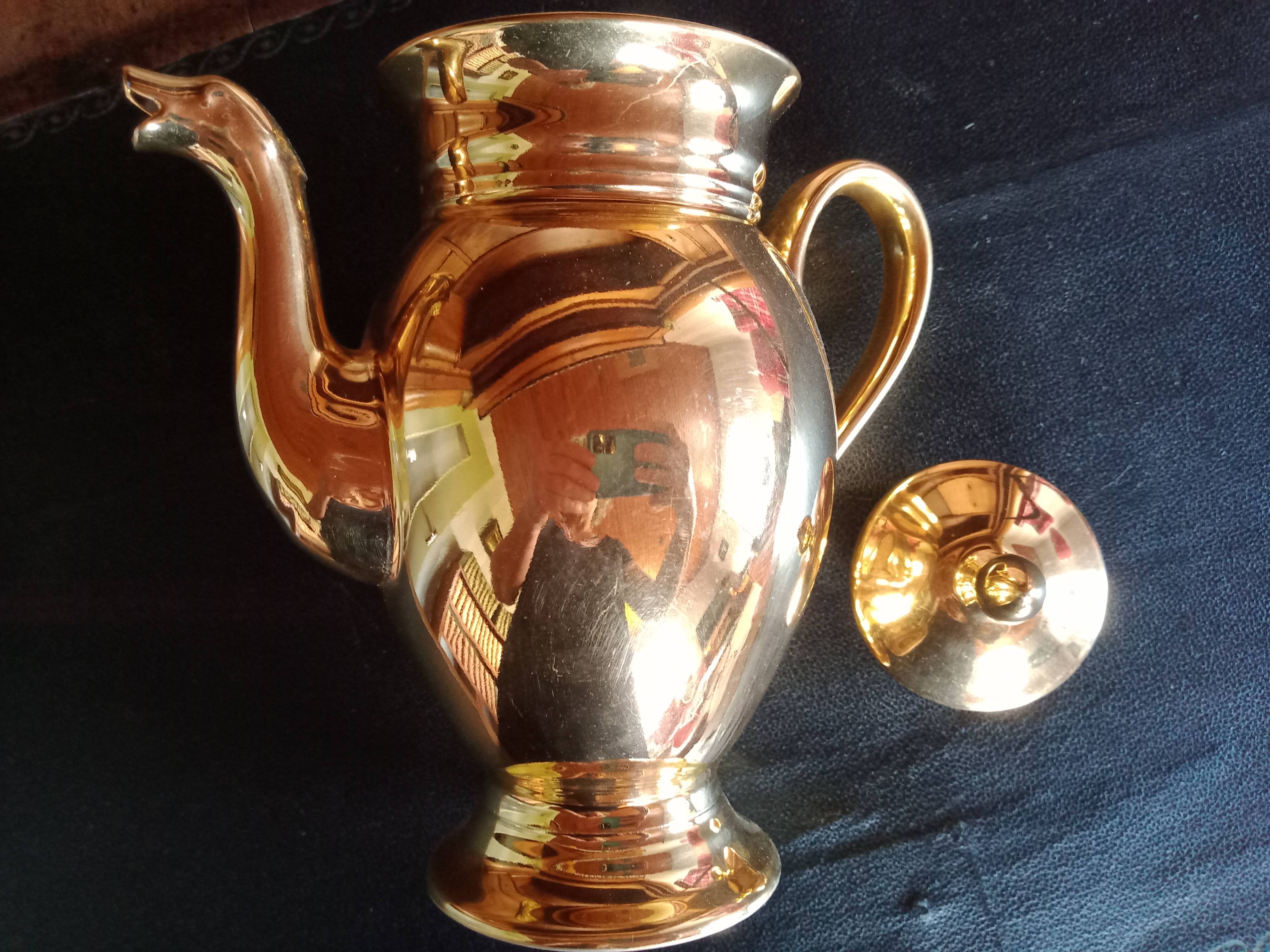 Chimera spout coffee pot in porcelain covered with gilding, Delvaux Paris