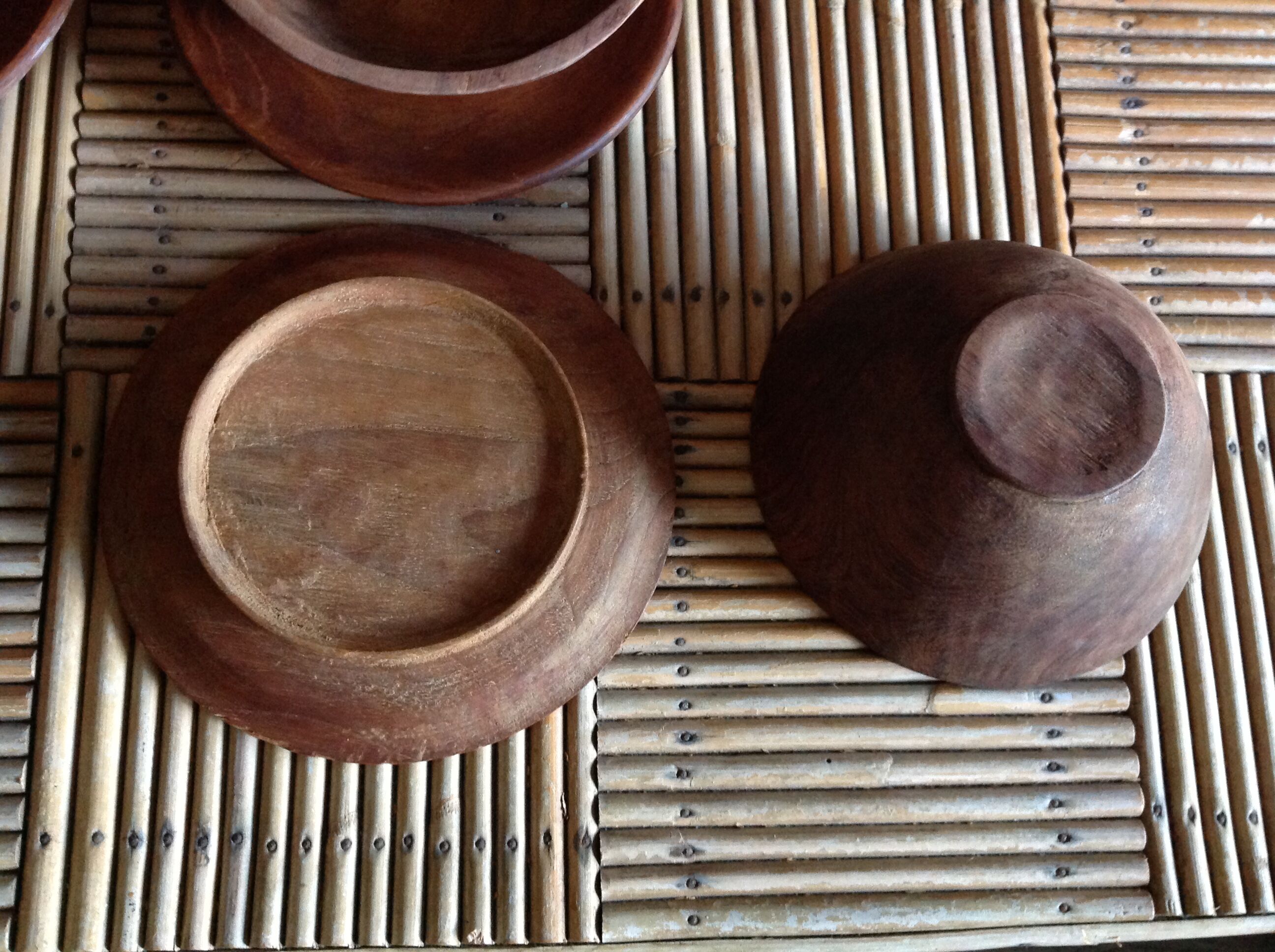 Set of 4 wooden bowls and plates