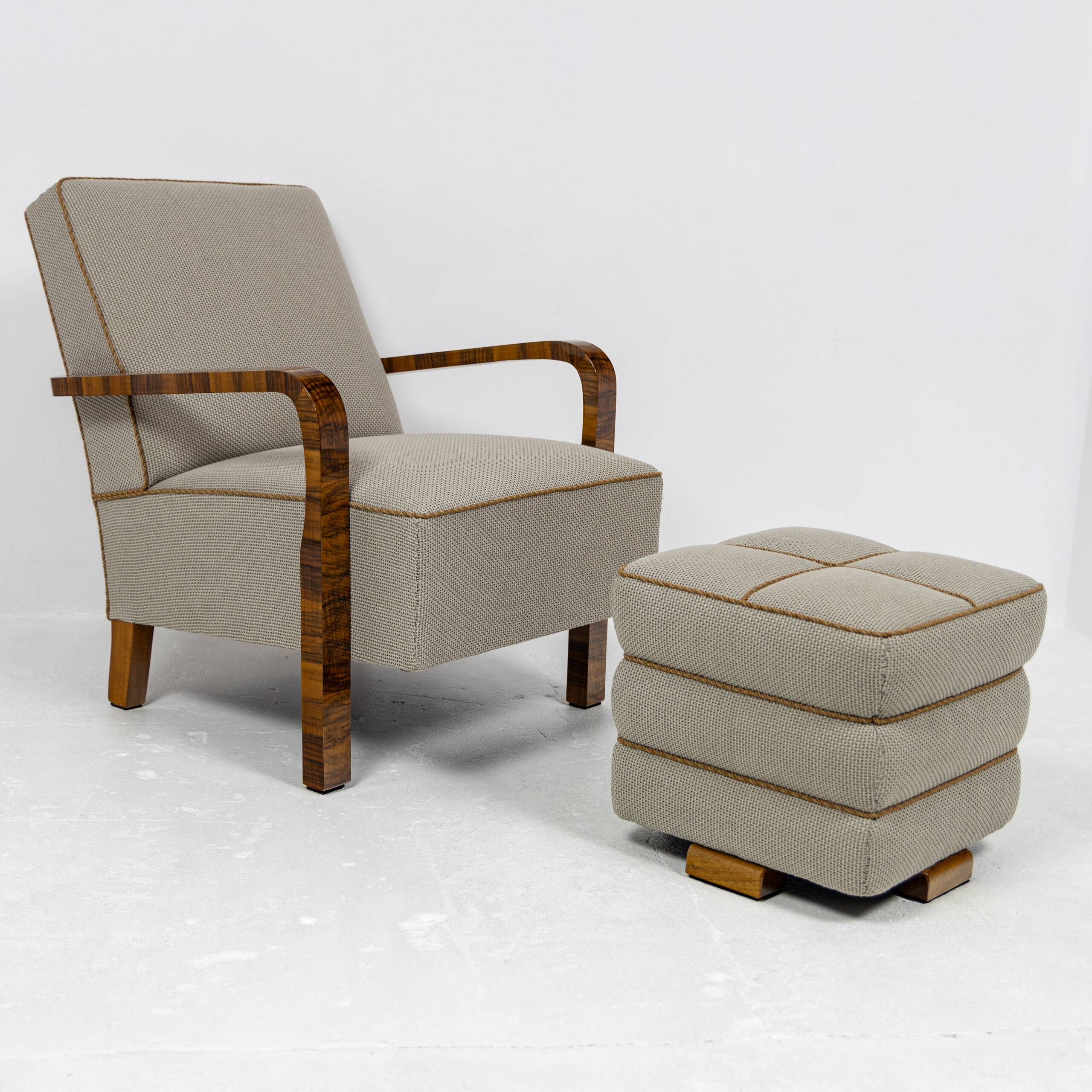 Pair of Art Deco armchairs and two poufs in walnut - 1930-1940