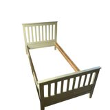 Lit en bois couleur vert