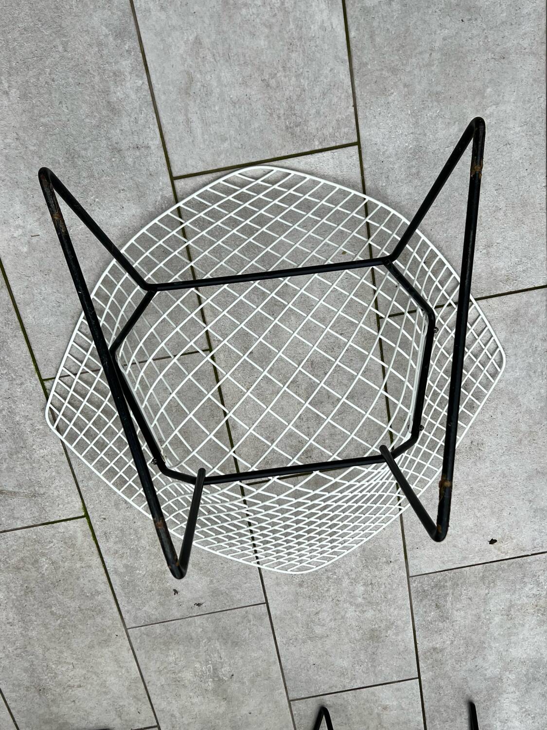 Bertoia Diamond Chair - Knoll Edition - Design by Harry Bertoia