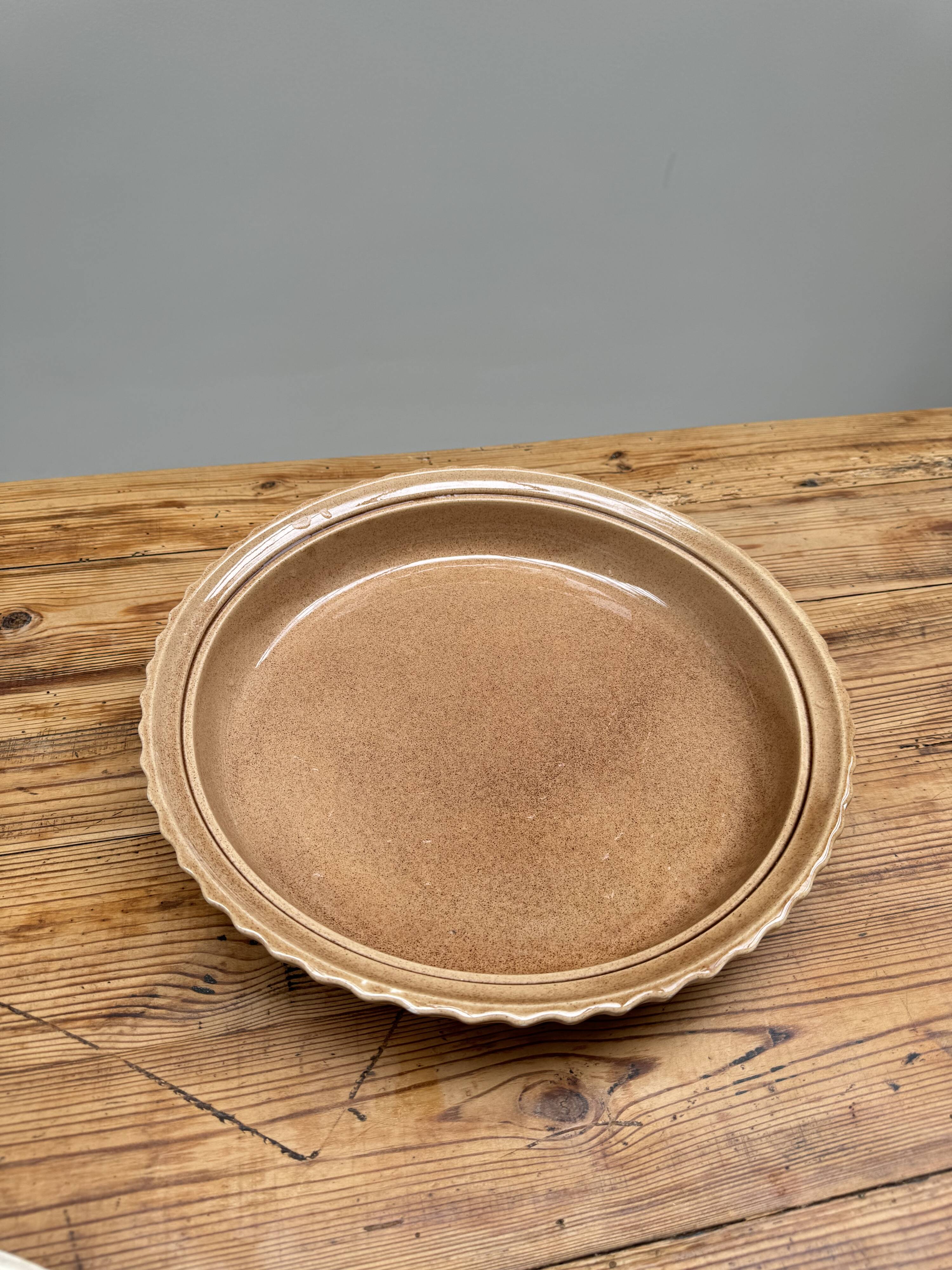 A trompe l’oeil strawberry pie dish