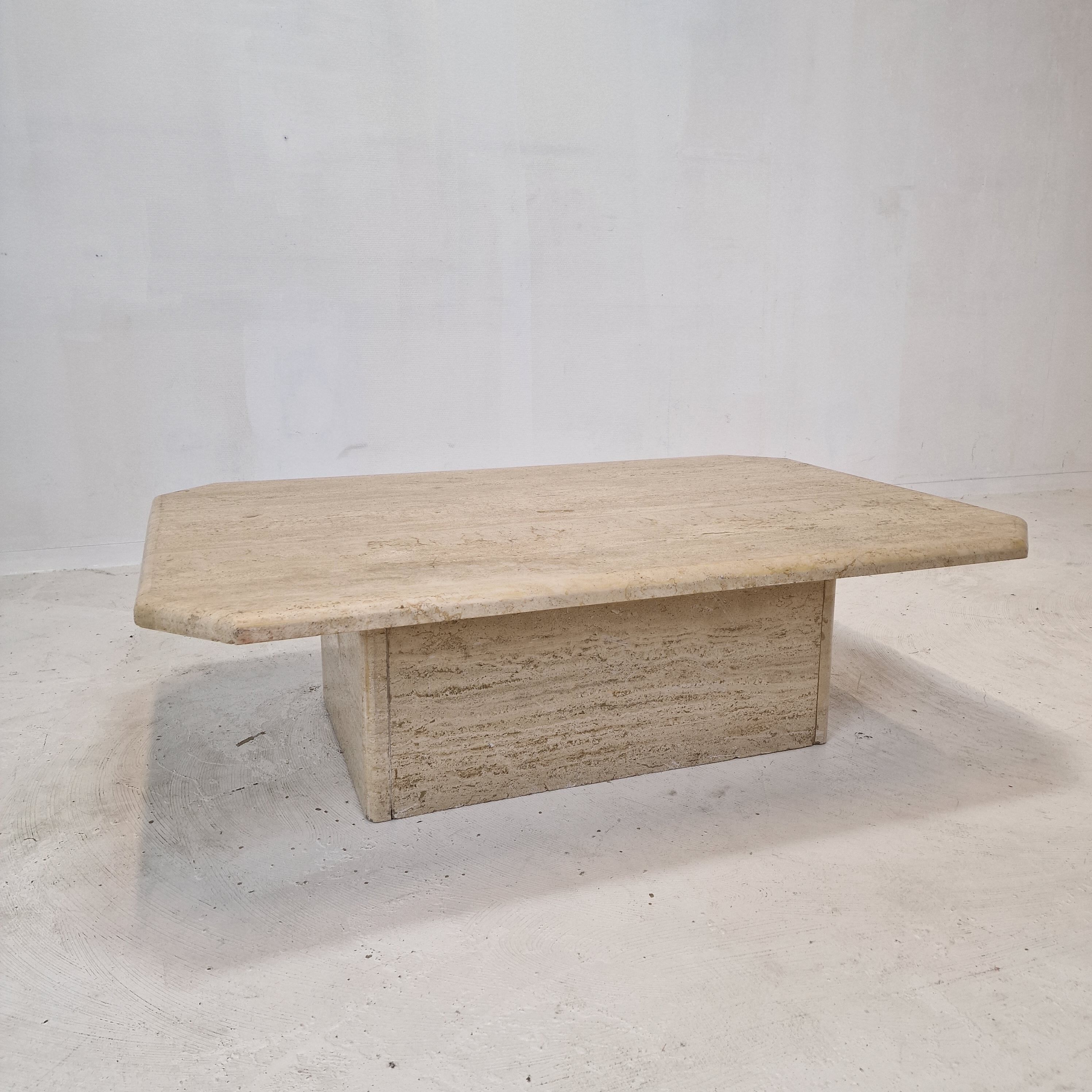 Italian coffee table in travertine, 1980s