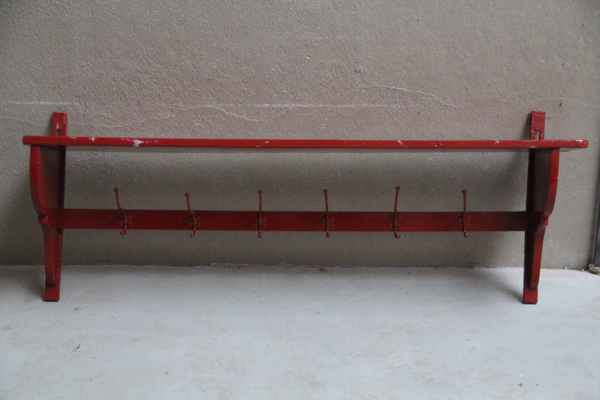 Ancienne étagère d'atelier avec 6 patères