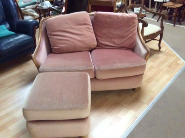 Velvet sofa and its ottoman