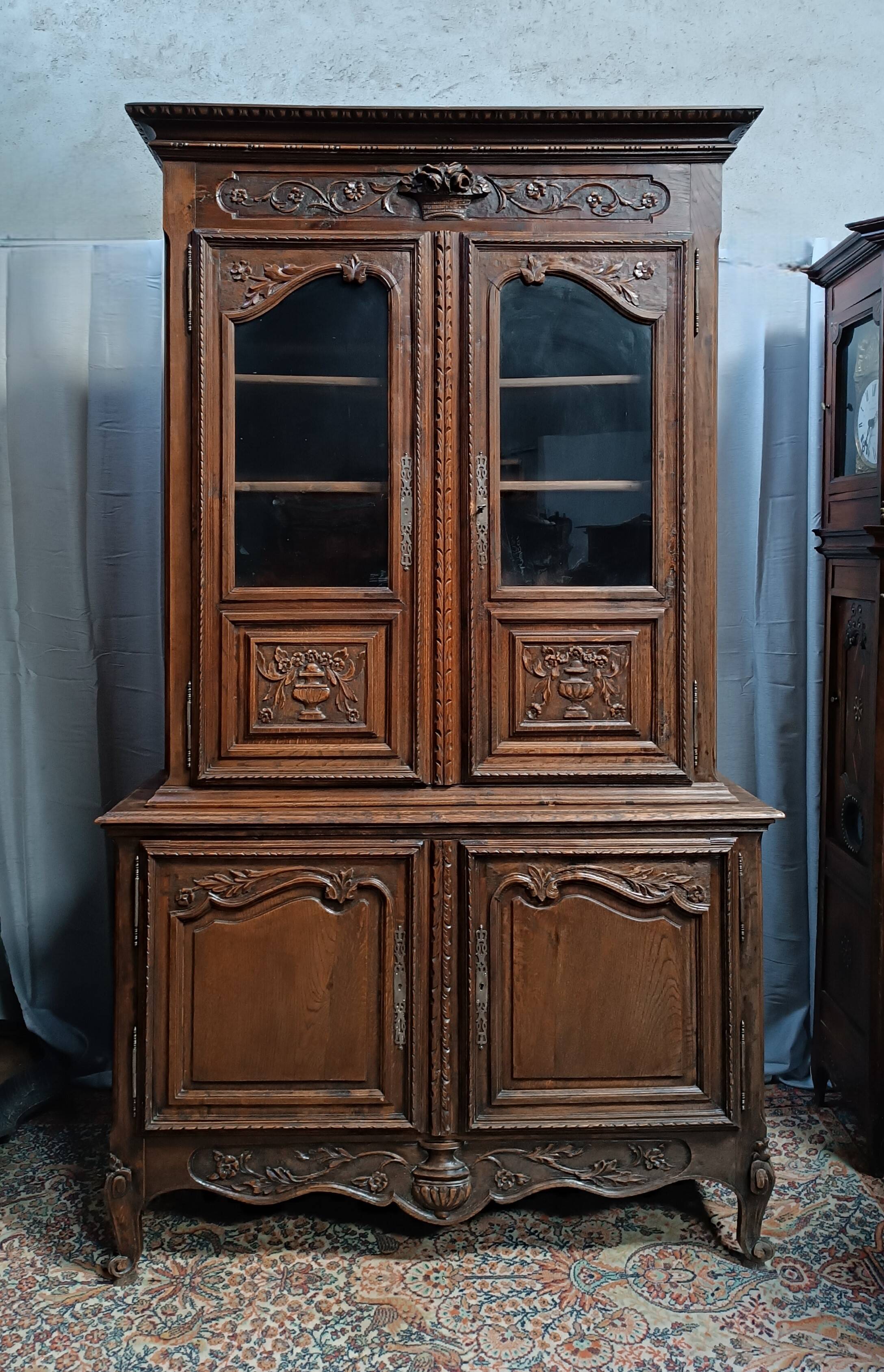 Louis XV buffet in carved oak