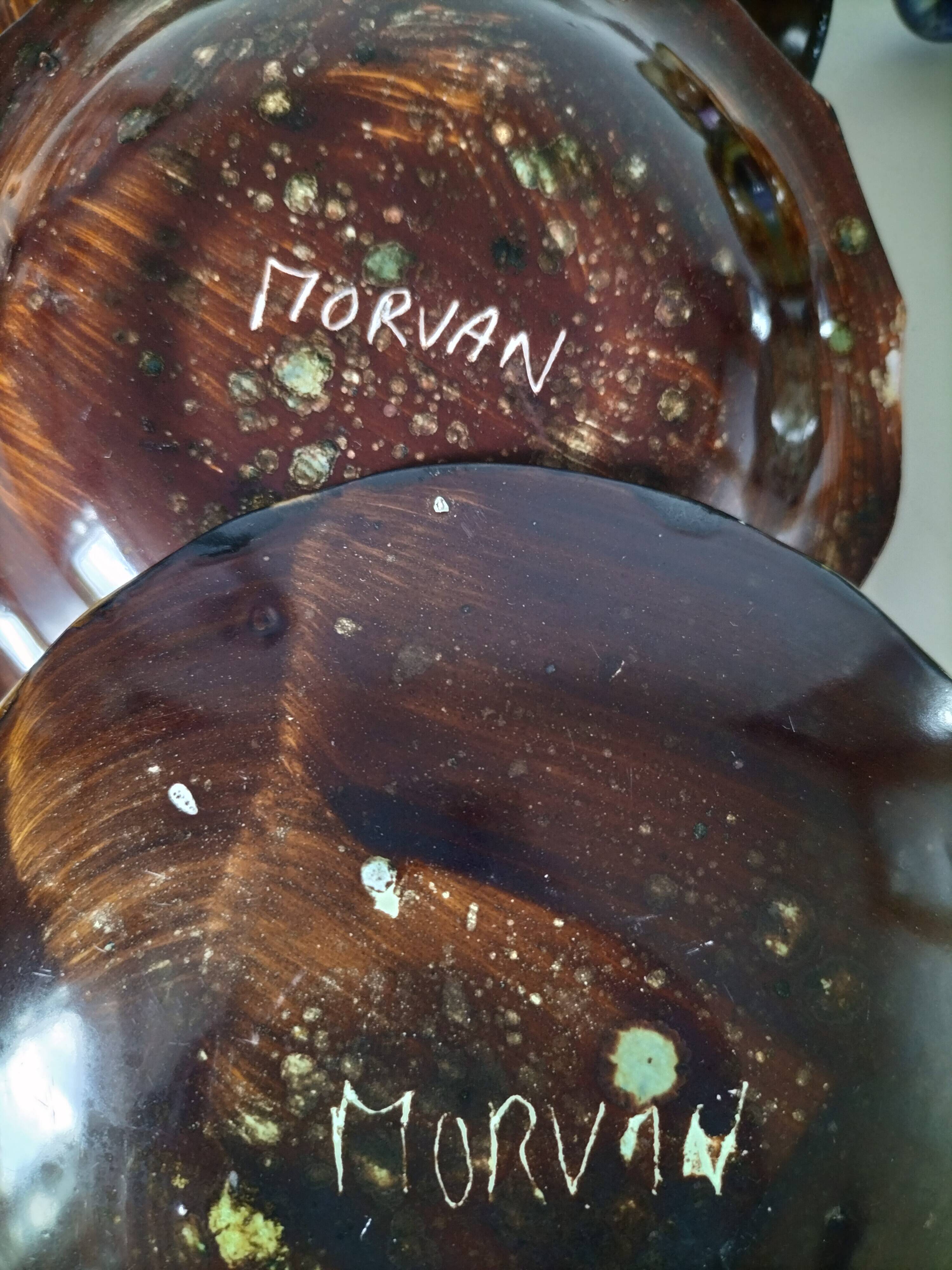 Tasses et soucoupes Morvan en céramique émaillée polychrome