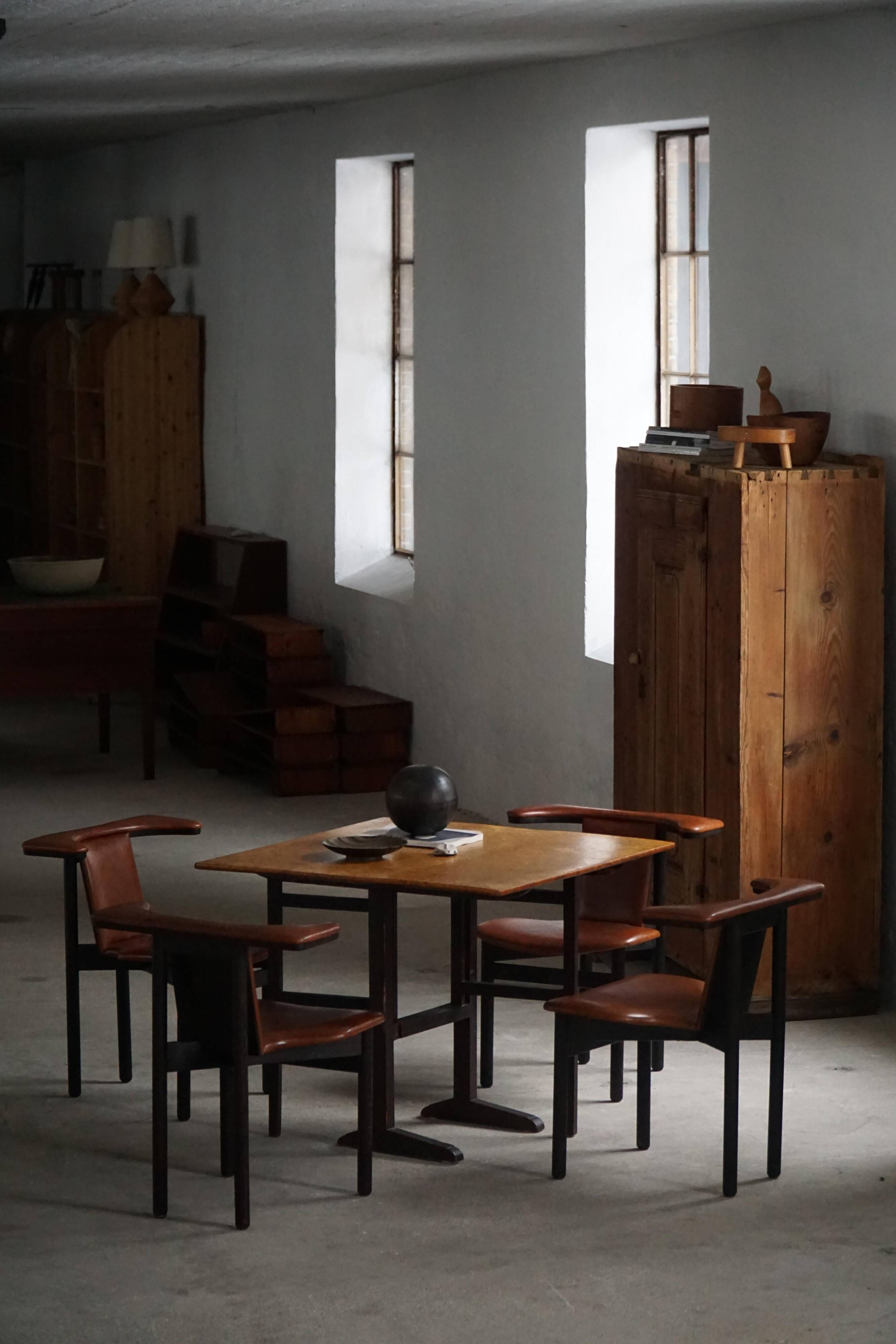 Antique Swedish table with a tilting top from the early 19th century in birch, 1800-1850s.