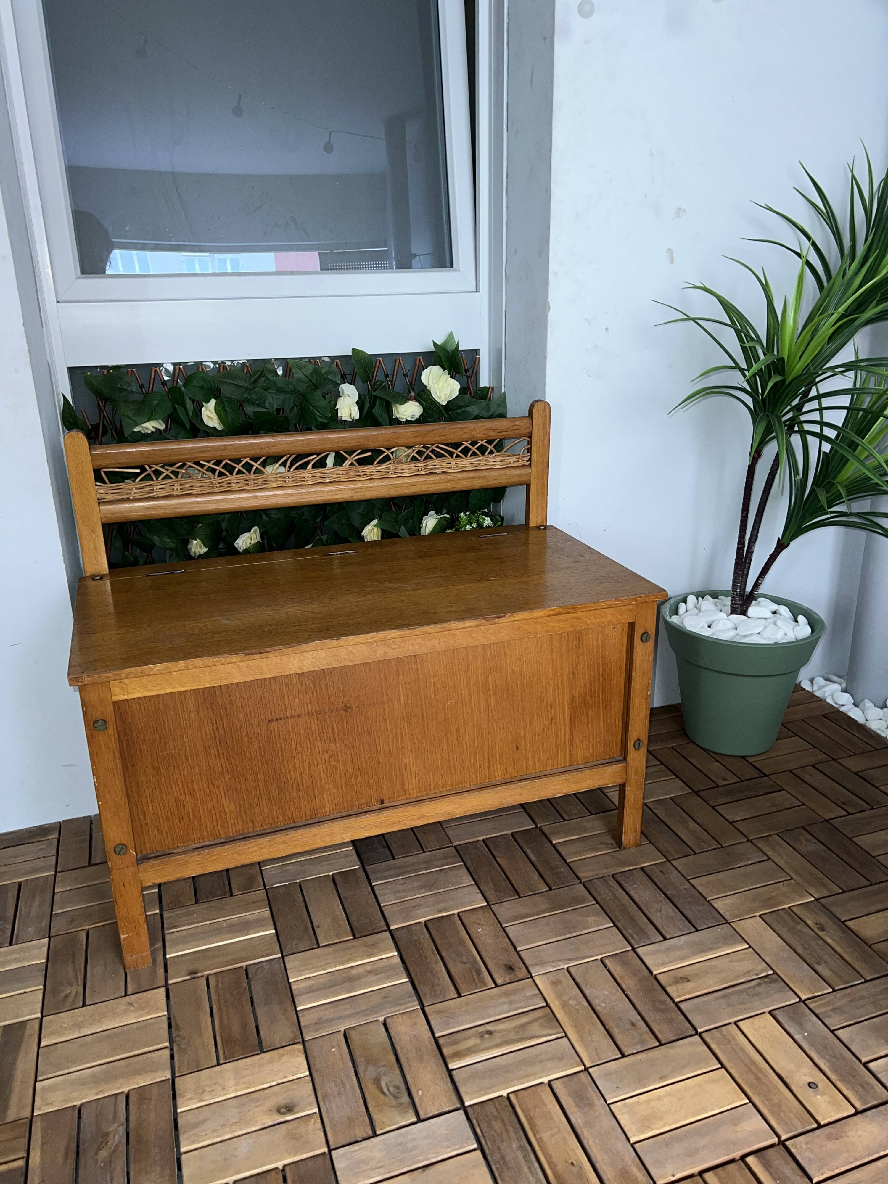 Vintage wooden chest/bench from the 60s/70s.