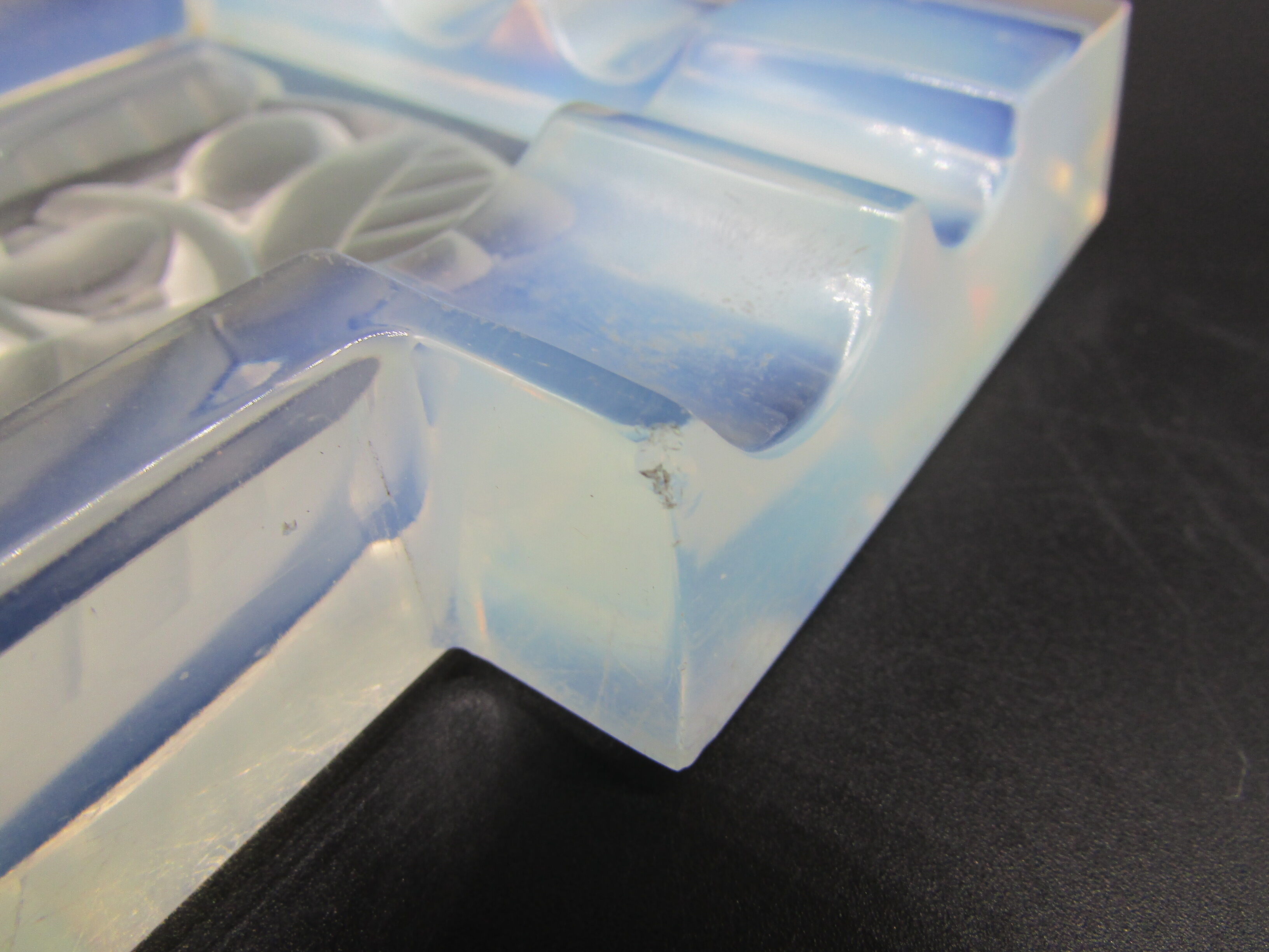 Art-deco opalescent glass ashtray A. Hunebelle