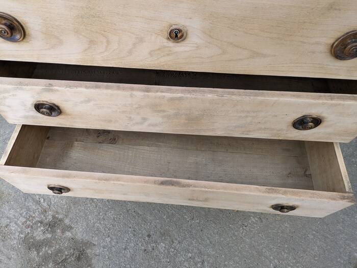 Solid wood chest of drawers