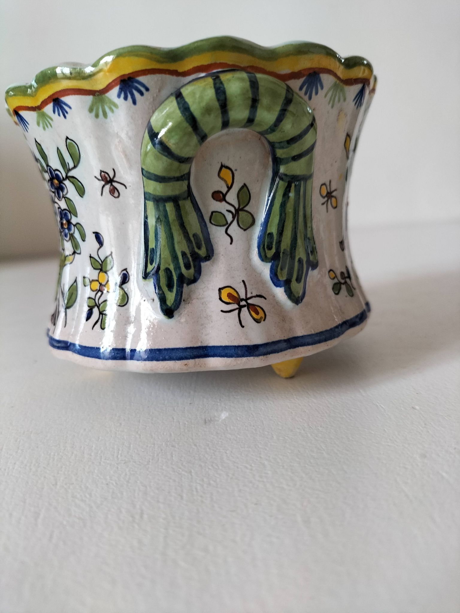 Petit cache-pot en faïence polychrome – Fourmaintraux-Courquin Desvres