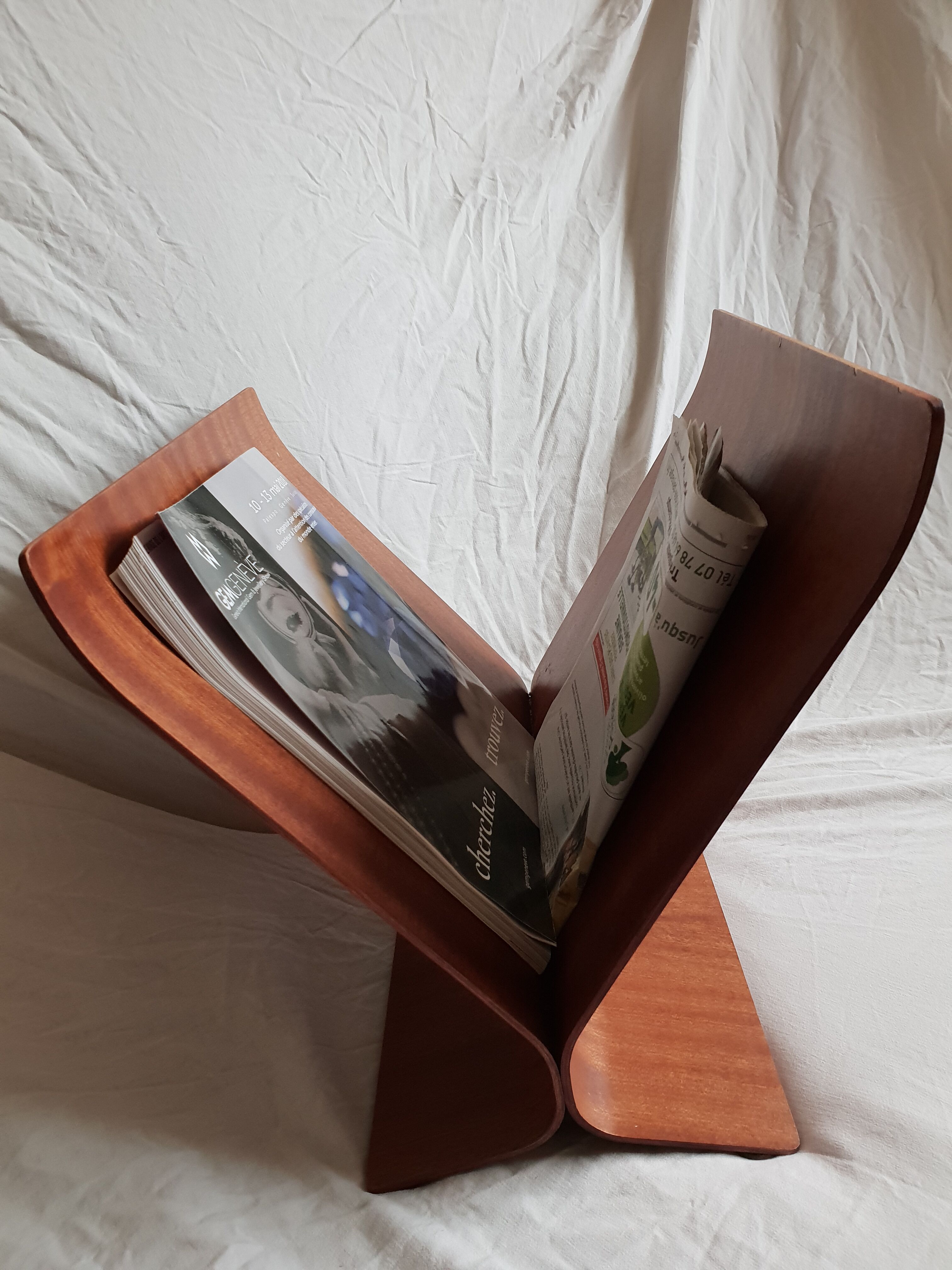 Magazine rack of Paul Rowan for Umbra