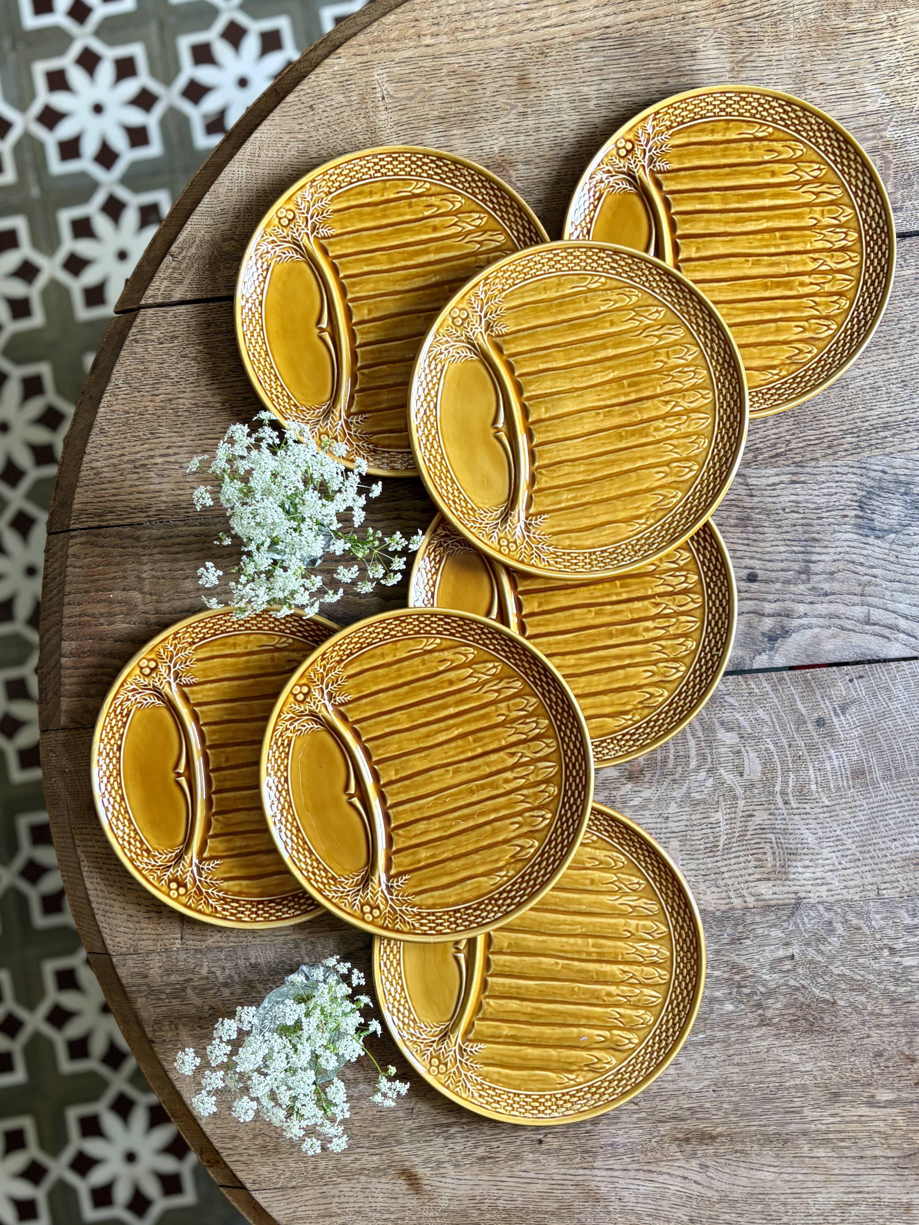 Lot de 7 assiettes à asperges vintage