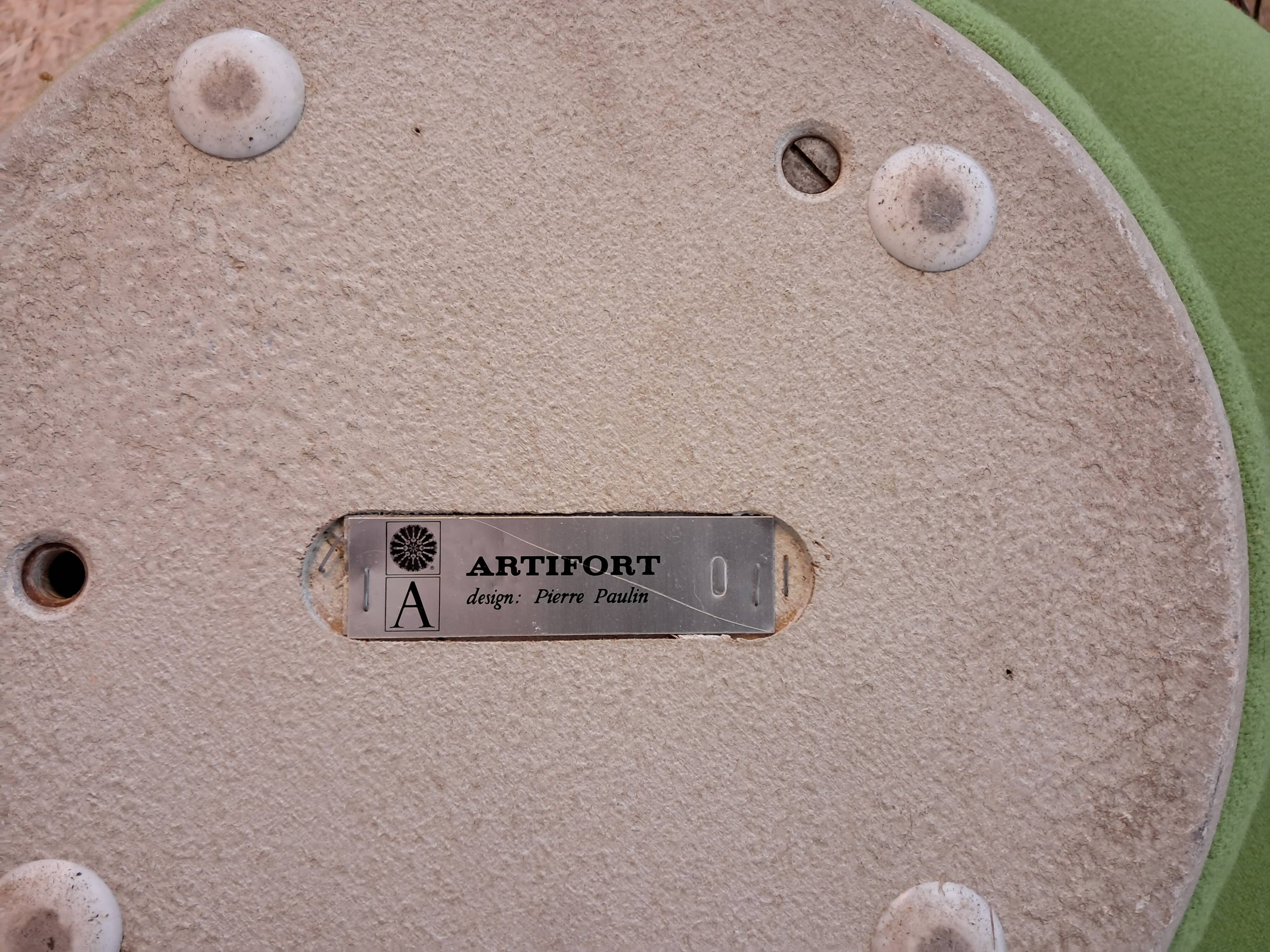 Artifort 560 "Mushroom" with footrest