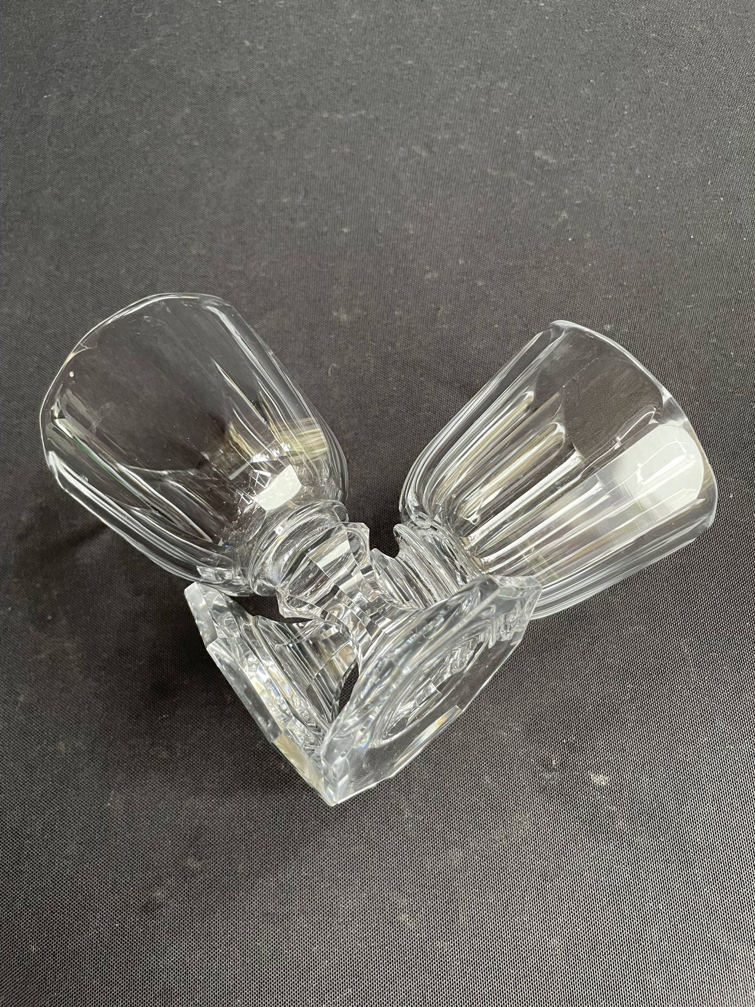 4 Verres à vin – Cristal fort taillé