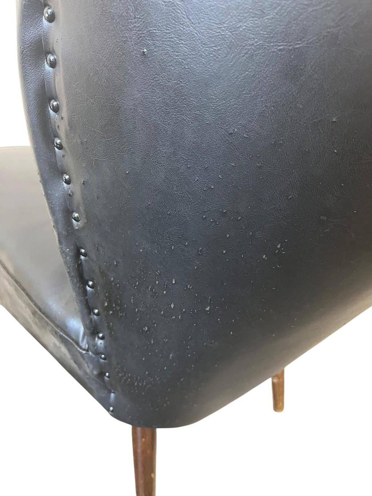 Fauteuil cocktail vintage en similicuir noir / siège unique
