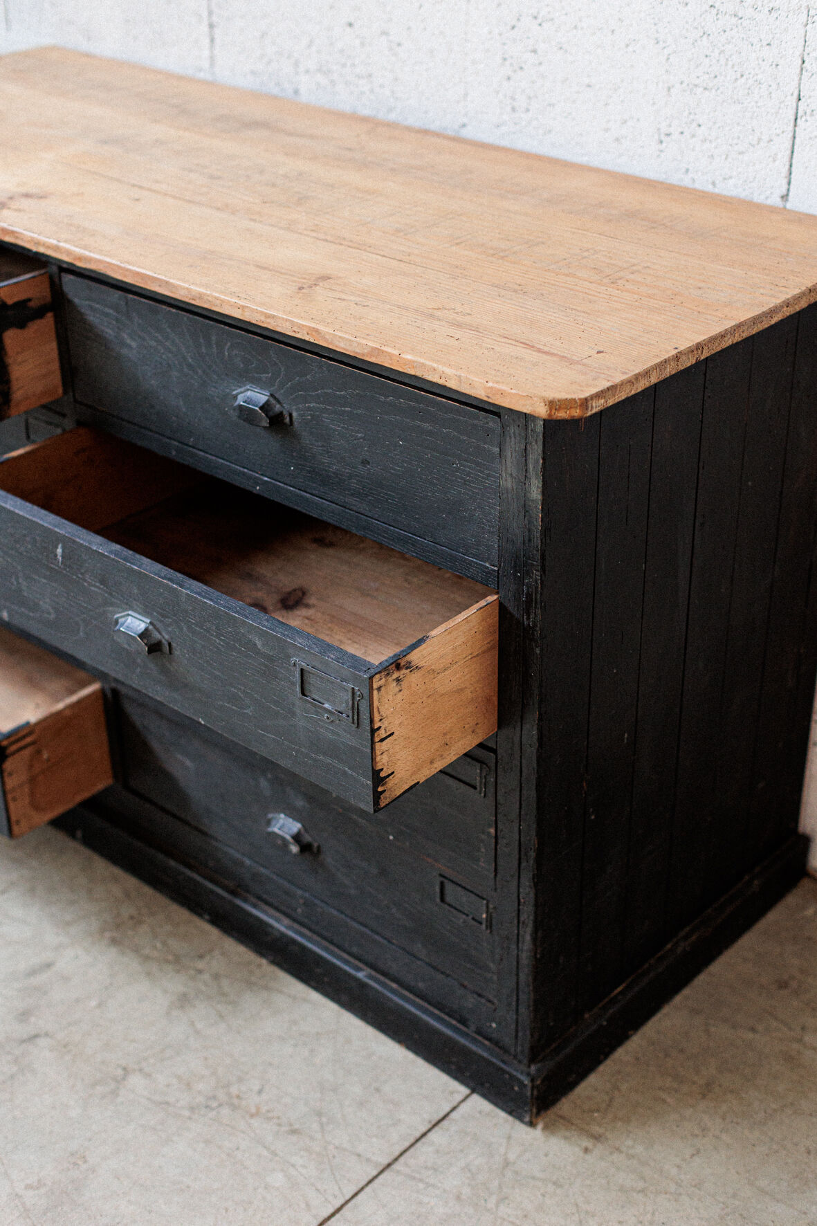 Meuble comptoir noir de métier