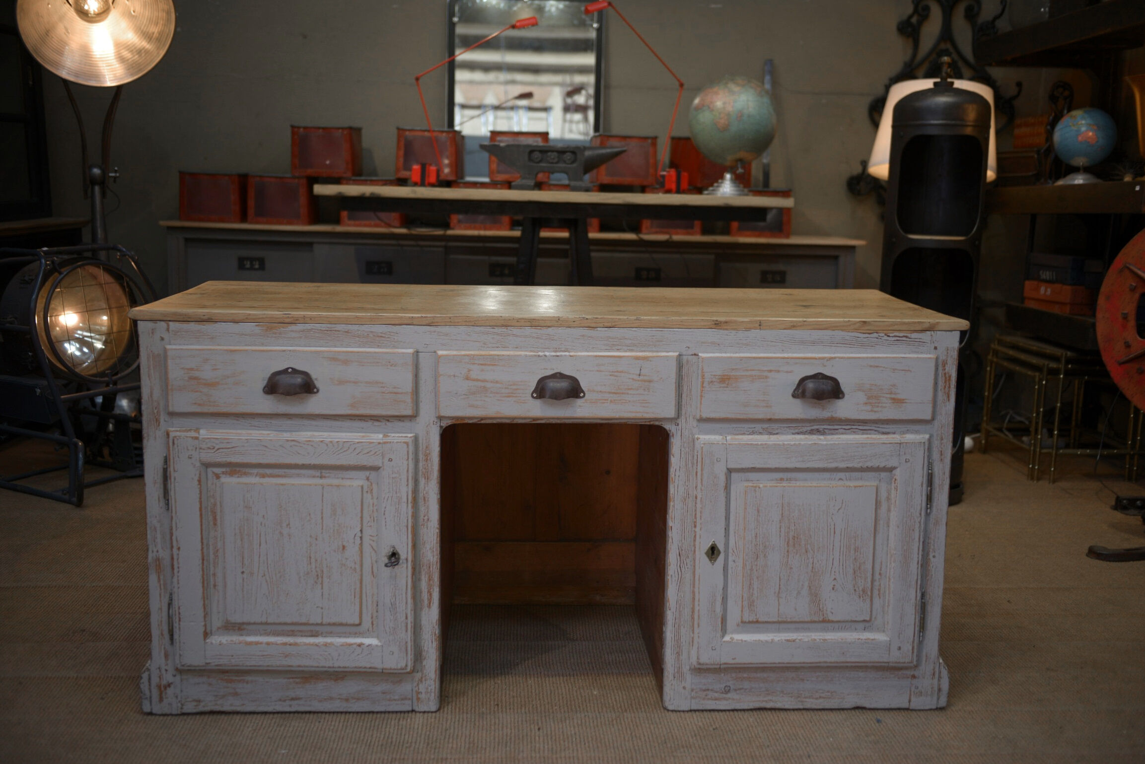 Countertop in gray patinated fir 1960
